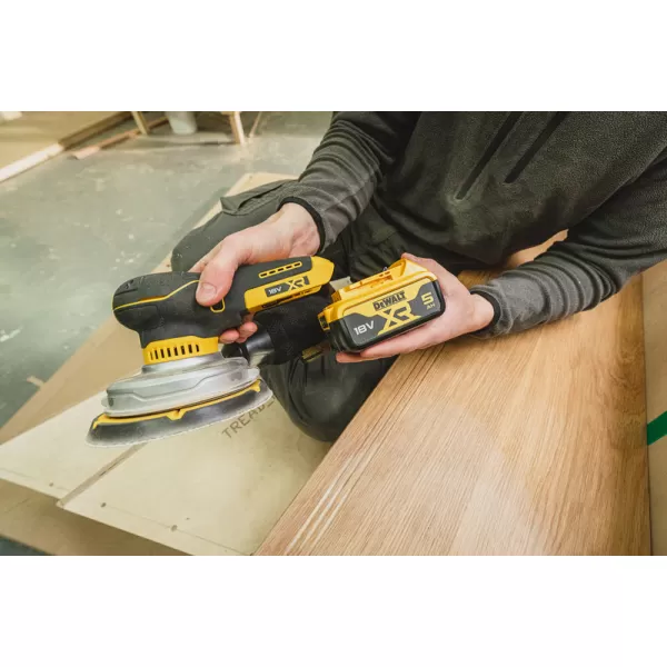 Aku excentrická bruska DeWALT DCW230NT, 150 mm, bez akumulátorů, TSTAK