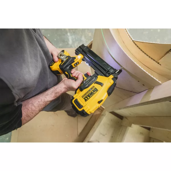 Aku dokončovací hřebíkovačka DeWALT DCN210SNT, TSTAK solo