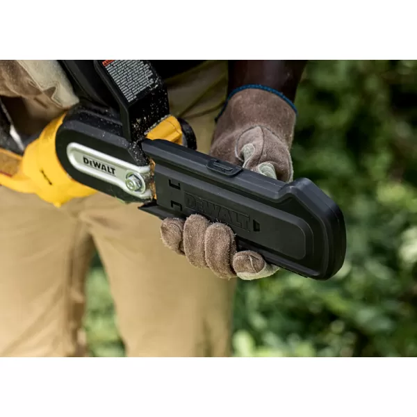 Aku prořezávací pila DeWalt DCMPS520N 200mm, 18V, bez aku