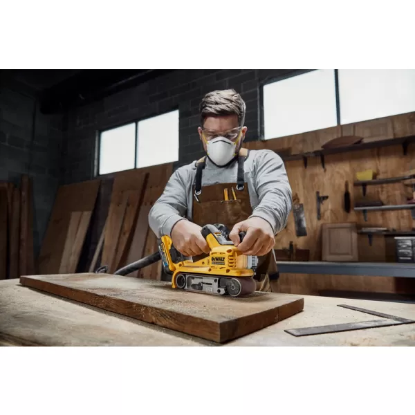 Aku pásová bruska DeWalt DCW220NT 18V